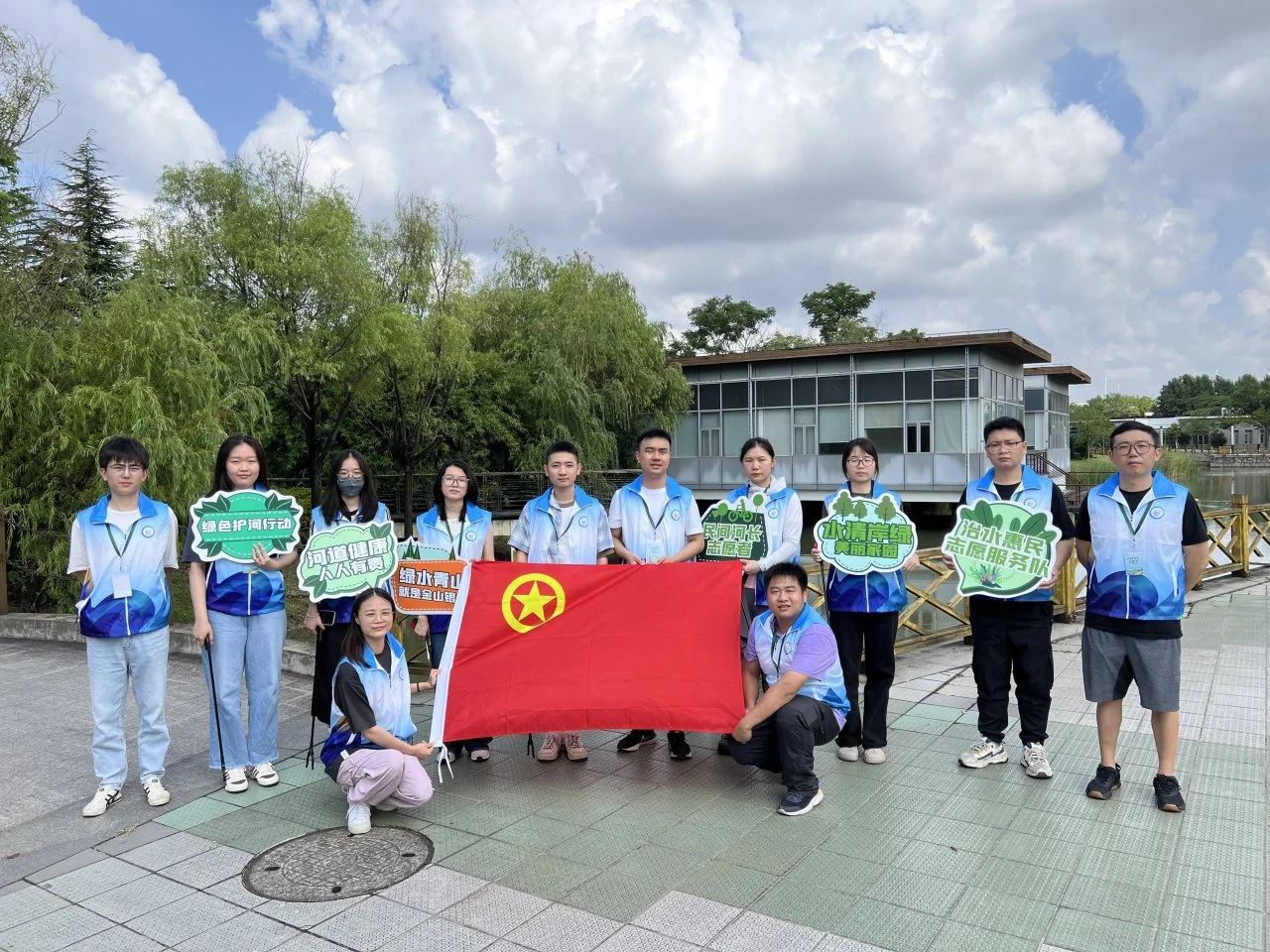 碧水守护志愿先行 美丽中国共同奋进——城投水务集团组织开展“2025年六五环境日”主题活动